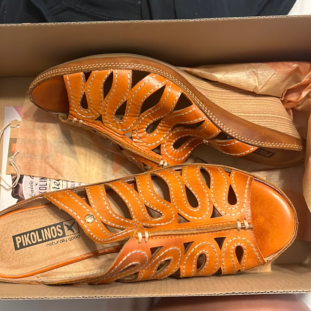 Pikolinos Size 38 Almost Brand New